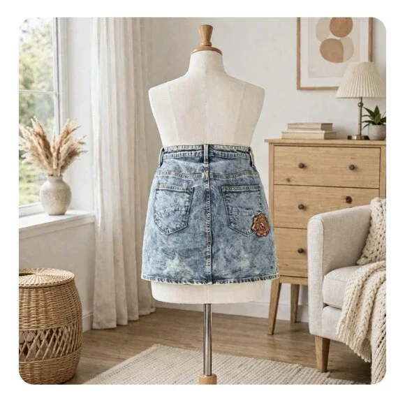 Driftwood Stef Embroidered Floral Blue Denim Jean Skirt Women’s Size 30 NWT - Picture 2 of 10